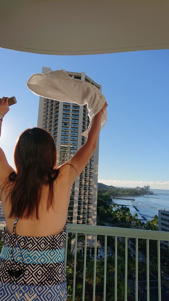 お友達がお向かいのハイアット・リージェンシーに泊まっているお友達と時間を決め手タオルを振り合うなんて素敵で面白い事をやってます(笑)<br />お部屋が向き合う位置になるなんて偶然がなければできない素敵なことです。