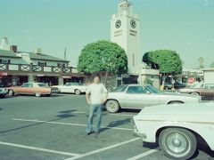 Farmers Market.
6333 W.3rd St. Los Angeles, CA 90036
ほかにも似たものが出来てきたので、現在では、
The Original Farmers Market
と言っているようです。
当時はここしかありませんでした。