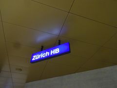 空港駅から10分ほどでチューリッヒ中央駅に到着しました。