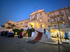 Sofitel Winter Palace
https://sofitel.accor.com/hotel/1661/index.en.shtml#origin=sofitel

ホテルに着く頃はもうすっかり夕暮れ。
この一番美しい時間に街を歩けなかったことが心残りではあるが致し方ない。

ルクソールには3泊するが毎度ホテルホッピングを楽しむ私は3泊すべて別ホテル。本日まずはSofitel Winter Palace。
