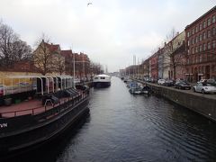 多少時間がありましたので、運河沿いをぶらぶらしました。
人魚姫の場所へ行こうと思っていましたが、時間的に厳しいと思い、コペンハーゲンの観光スポットの1つであるクリスチャンハウン地区を選びました。