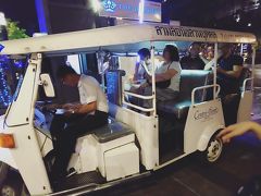 ホテル最後のトゥクトゥクサービス20：00にのって、
3組、みんな日本人でした(^^)
みんな行くところは一緒かな。