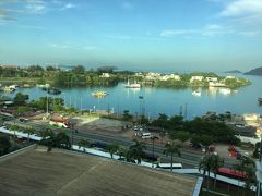 左に見える赤屋根のホテルは高級ホテル Sutera Harbour Resortで
昔友人夫妻が旅行代理店の間違いでそのホテルのスウィートルームをあてがわれたそうです。