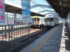 宿毛駅まで歩いていき、また中村駅で乗り換え窪川駅に戻ります。