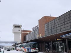 女満別空港に到着　雲の上は青空だったが地上はどんより雲
女満別町は市町村合併により消えて大空町になっている

