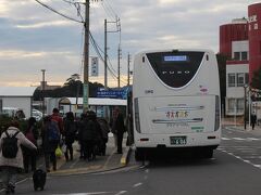 8:30　バスに乗車　今日は前方の席
