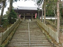 9:25　クネクネしたスカイラインを走り、金剛鐙寺に到着
伊勢神宮の鬼門を守る寺として、神宮の奥之院ともいわれ「お伊勢参らば朝熊をかけよ、朝熊かけねば片参り」と唄われたお寺です