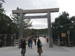 10:30　内宮（皇大神宮）到着
言わずと知れた天照大神をおまつりする、2000年を超えたただずまいのお宮