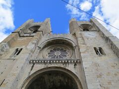 ポスタル・ド・ソル広場に行きたかったけど、適当に歩いていたらリスボン大聖堂に到着しました。