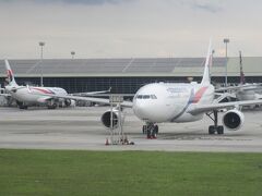 ８時間弱でマレーシアのクアラルンプール国際空港に到着