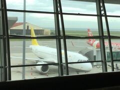 コタキナバル国際空港のロイヤルブルネイ航空機A320です。
3日目に朝8:40発、ブルネイに行きます。
尾翼が黄色のに乗ります。