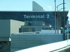 食後にうとうとしていると、成田空港第2ターミナルに到着しました。