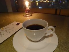 ホテルへ戻ったら、14階でウェルカムコーヒーをいただきました。（プレミアルームに付いてます）