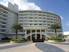 沖縄旅行4日目です。3泊4日の万座ビーチリゾートホテルもチェックアウトです・・・。寂しいですね。