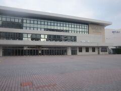 ひと月ほど前ならお相撲が観られた、福岡国際センターを横目に…。