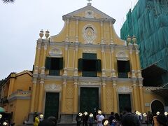 コロニアル・バロック様式の聖ドミニコ教会。
