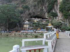 2人の修行僧が瞑想中に天に昇ったとの伝説があるヤテッピャン洞窟へ移動しました。
