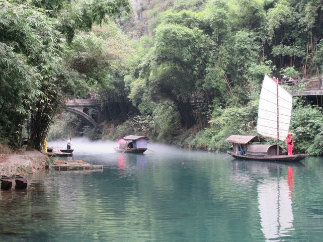 三峡人家に到着です、景色が綺麗です。元来は民俗村ですが完全に観光地化しています。