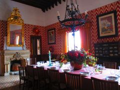 最初に見学したのは、サンチョ王の宮殿です。　華やかなお食事の間でしょうか?