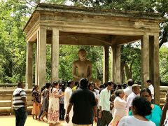 
サマーディ仏像（Samadhi Buddha Statue）。

なんて優しいお顔をしておられるのでしょうか・・・。周り全体が優しく温かい雰囲気に包まれているようです。
