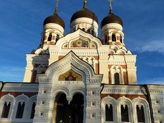 さて散策再開。アレクサンドリーネフスキー大聖堂。玉ねぎドームがロシアらしい。ウィキペディアによれば多くのエストニア人からロシア支配を想起させるものとして嫌われているとか…