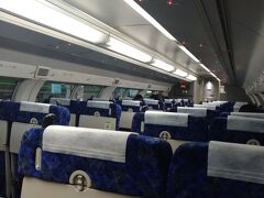 東京駅に到着。乗り換え時間が少ないのでダッシュでグリーン券を購入して沼津行きの列車に乗車