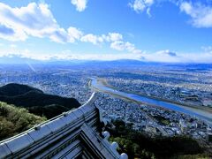 天守閣から鈴鹿山地方面の眺め