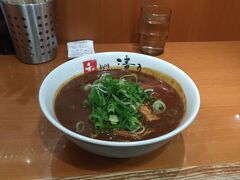 和歌山駅前　近鉄百貨店B1Fにある和歌山ラーメンをいただきます　ものすごく濃厚なスープです