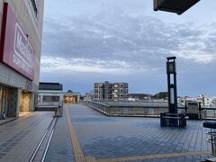 誰もいない有松駅。