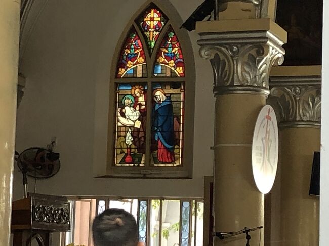 こちらのステンドグラスも綺麗。