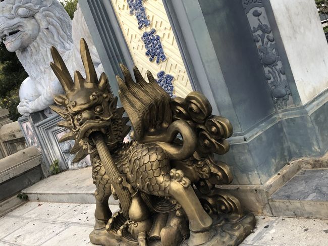 狛犬？獅子かなあ？