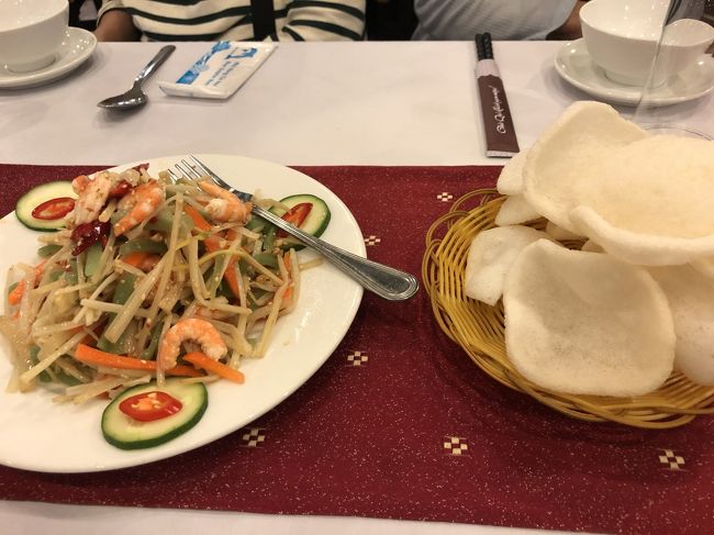 　エビ入り蓮の茎のサラダ<br />　ちょっと筋があります。エビ煎餅とは別に食べた方が食べやすいです。