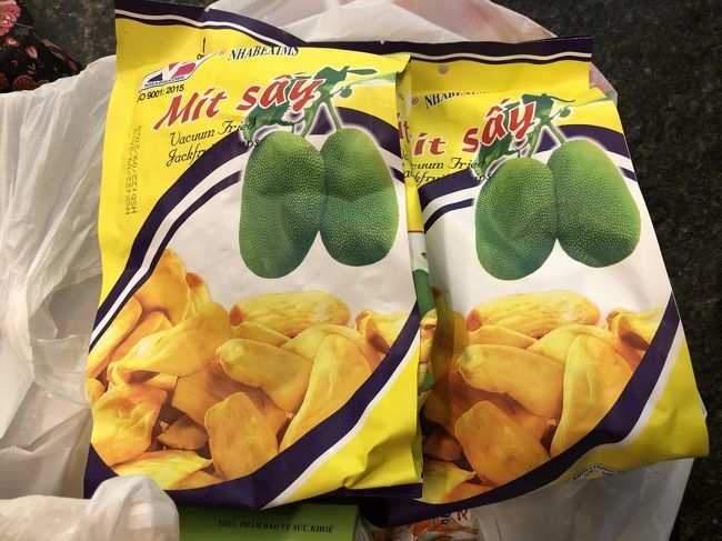 　ジャックフルーツのドライフルーツ<br />　1袋　51900ドン（259円）