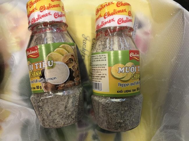 　レモン塩　レモン風味のお塩<br />　1本　7600ドン（38円）<br />　先ほどのお土産物屋さんでは、この2倍の値段でした。