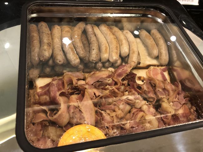 　ウィンナーとベーコン<br />22時。この時間にありえません。