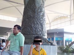 プノンペン到着。前回のカンボジアはe-Visa利用でしたが、今回はアライバルビザ取得でした。念のため、証明写真を用意しましたが、写真不要でした。なお、。Visa代は$30、現金のみでした。