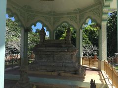 コタバトゥヘリテージパーク
Mausoleum of Sultan Bolkiah
にある国王の墓です。
奥さんの墓もある。