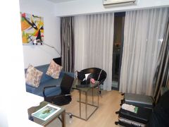 上海空港から、高速バスで蘇州へ、
口コミでは３時間は覚悟したほうがいいとか書かれてましたが、２時間半で蘇州の文化博覧中心駅（地下鉄１号線）に到着。
そこから地下鉄で２駅のシタディーン蘇州ホテルが今回のベースです。いちおうベットルームと居間に分かれているし、キッチンもあるし、豪華ではありませんが、シタディーンホテルは、けっこう便利でコスパがいいので好きです。
今回も１0泊させていただきました。