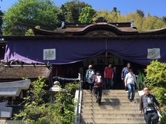舟廊下を抜けたところにある都久夫須麻神社の本殿は国宝です。こちらは秀頼がたてたといわれていて、伏見城の一部を移築しているということで、これまた歴史を感じますね。。遥拝所ならぬ、龍神様を拝む龍神拝所があり、湖に向かい祈りを捧げます。
