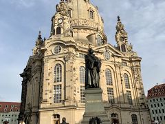 フラウエン教会とルター像。
世界各国から大勢の観光客が訪れます。
復興のシンボルだと思います。