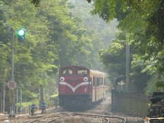 出発を見送ります。
なんとなく森の雰囲気。
登山鉄道に乗った気分が出ます。
まあ、全線復旧したらまた乗りに来ましょう。
今は災害で途中止まりなんです。