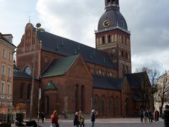 大聖堂は中も少し入ってみましたが、入場料が結構な金額だったことと教会巡りに飽きてしまったので、入ることなく外観だけ写真に収めておきました。