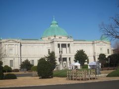 あちらに見えるは東京国立博物館表慶館