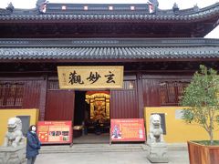 とはいえ、ショッピングには、ほぼ興味がないので、
お店は、本当にウインドショッピングだけで、すぐ道教寺院の玄妙観に行ってしまいました、