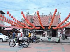 観音寺(Kuan Ying Teng)
1800年代に造られたペナン島最古の中国寺院。柱や屋根には美しい彫刻が施されており、寺院内には観音像が祀られています。