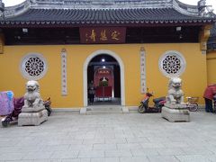 ４日目は一日、周荘で過ごしてきたので、５日目です。
この日は、２日目に時間切れで入場できなかった定慧寺からにしました。