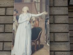 コンシェルジュリー（Conciergerie）

シテ島西側にあるかつての牢獄。
残念ながら入れず。写真は建物の壁にかかるポスター。フランス革命時に牢獄にはったマリー・アントワネットの絵。投獄されたのは1793年。