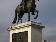 アンリ4世騎馬像
Statue équestre d'Henri IV

ポンヌフ
Pont Neuf