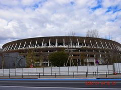 オリンピックミュージアムの目の前にある新国立競技場。