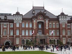 やってきました、東京駅。
東京駅は今まで何度も来ましたが、そのまま乗り換えたりで、東京駅の正面玄関に出てきたのは初めてでした。